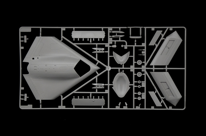 Italeri 1:72 X-47B IT1421 - Afbeelding 2