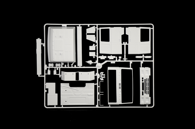 Italeri 1:24 Volvo F16 Globetrotter Canvas whit elevator IT3945 - Afbeelding 6