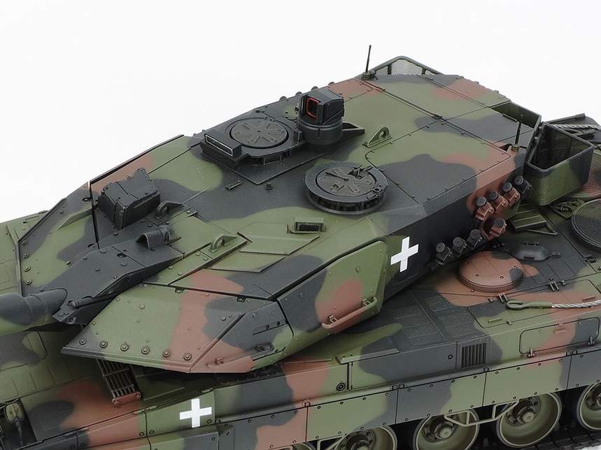 Tamiya 1:35 Leopard 2A6 Tank "Ukraine " TAM25207 - Afbeelding 5